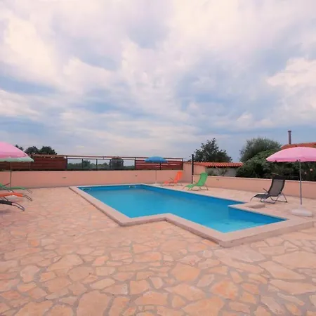 Sunny With Pool Apartament *