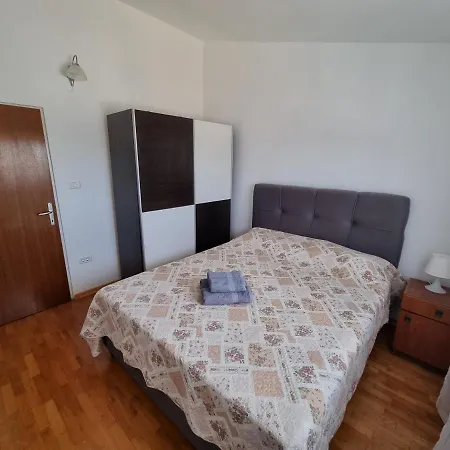 Sunny With Pool Apartament *