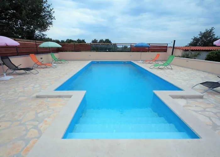 Apartamento Sunny With Pool