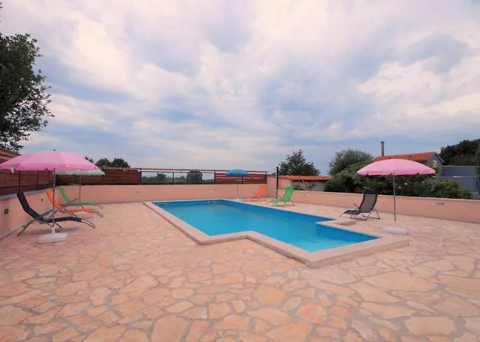 Sunny With Pool Apartamento *