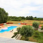 Apartman Sunny With Pool Sisan