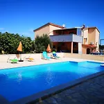 Sunny With Pool Apartman Sisan