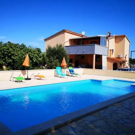 Sunny With Pool Apartamento Šišan